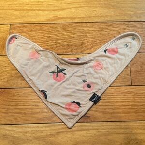 Kyte Baby Peach 🍑 Bib